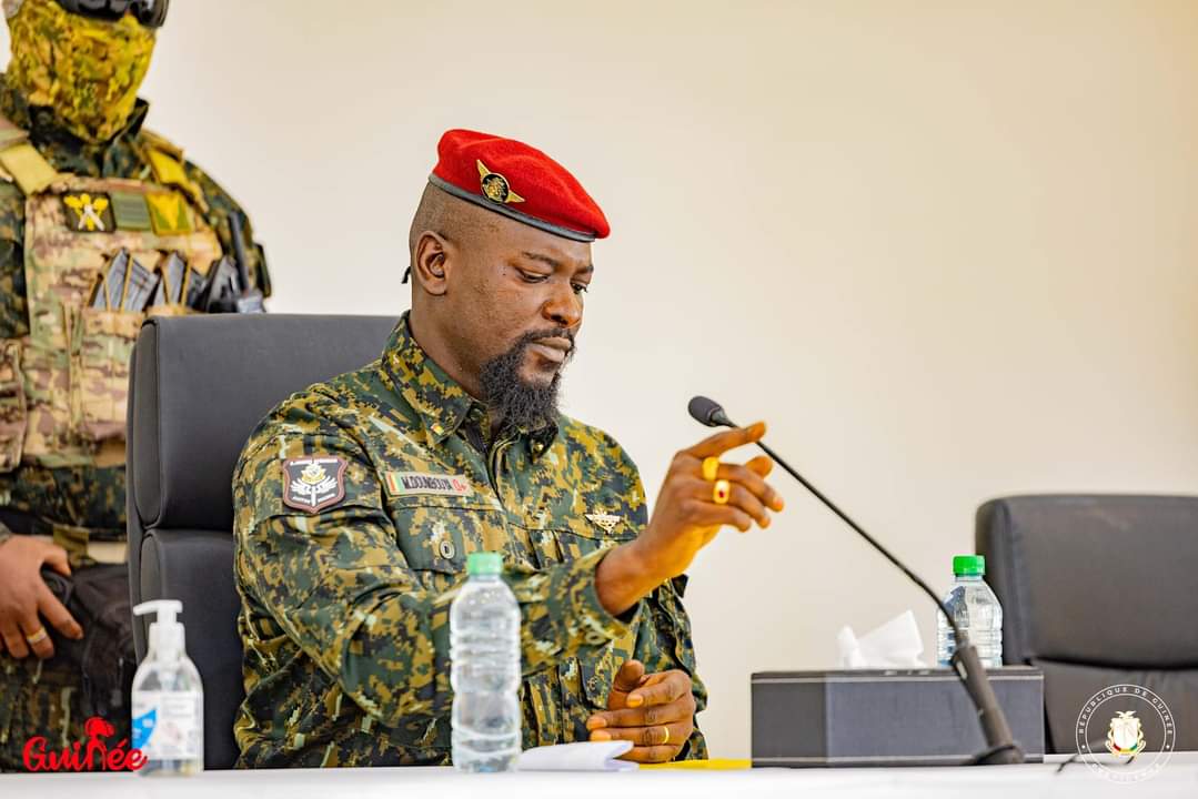 Colonel Mamadi Doumbouya élevé à la dignité de Général de Corps d’Armée à titre exceptionnel par ses frères d’armes.