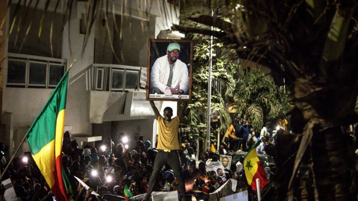 Sénégal : scènes de liesse à Dakar après la libération des opposants Ousmane Sonko et Bassirou Diomaye Faye